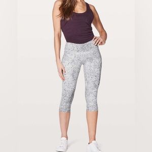 Lululemon Wunder Under Hi-Rise Tight 17". Antiqued Alpine White. Size 4. W6AIVS.